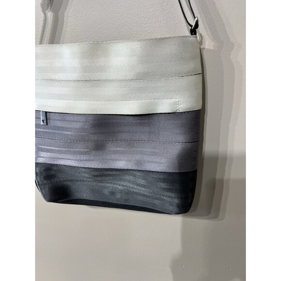 Harvey's Original Seatbelt Streamline Crossbody Bag Shoulder Neutral Gray - Picture 10 of 16